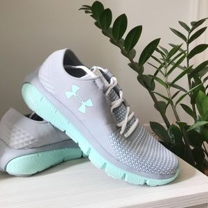 Under Armor • Women’s Running Shoe